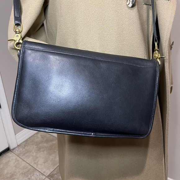 Vintage 1980’s Convertible Clutch in Black - Picture 3 of 16